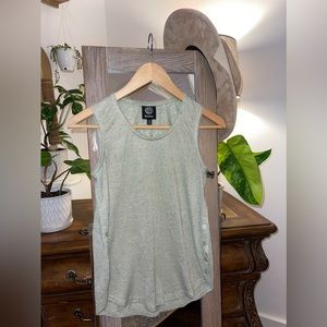 *Super Cute* Bobeau top green top with button accents at the bottom, size XS